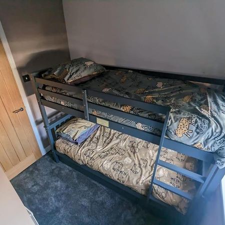 Cottage/Boutique Style - Free Parking & Wi-Fi 킹스턴어폰헐 외부 사진