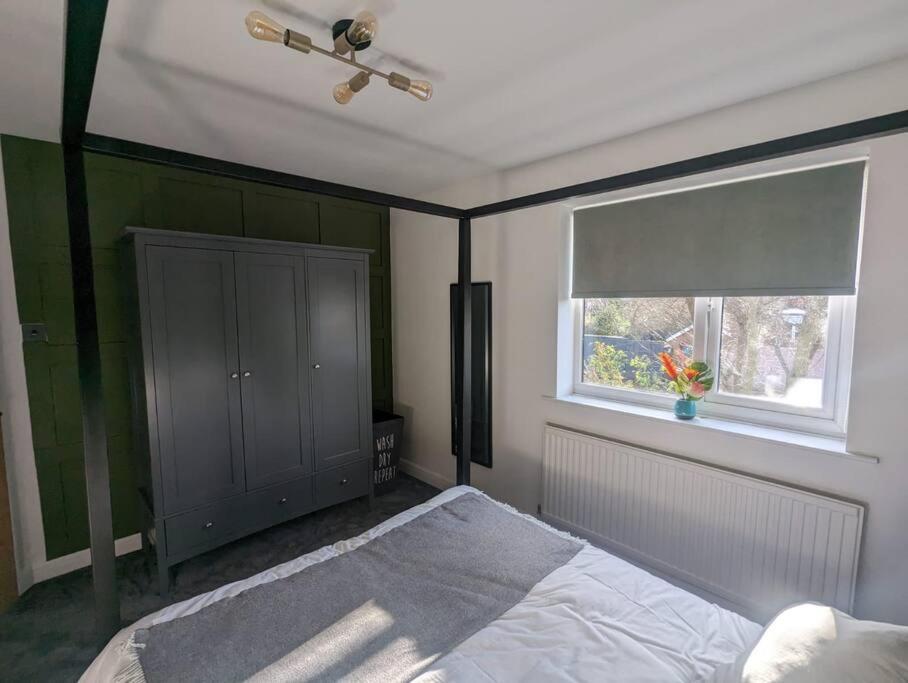 Cottage/Boutique Style - Free Parking & Wi-Fi 킹스턴어폰헐 외부 사진