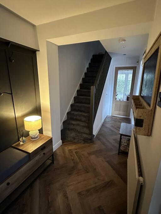 Cottage/Boutique Style - Free Parking & Wi-Fi 킹스턴어폰헐 외부 사진