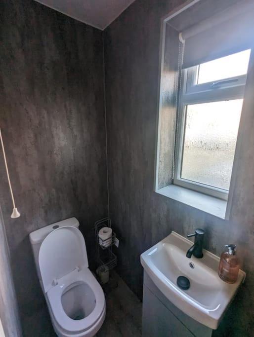 Cottage/Boutique Style - Free Parking & Wi-Fi 킹스턴어폰헐 외부 사진